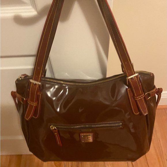 Dooney & Bourke Venus Nina Chocolate Brown Patent Leather Purse/Bag 🍁🍂🤎 - Picture 1 of 9